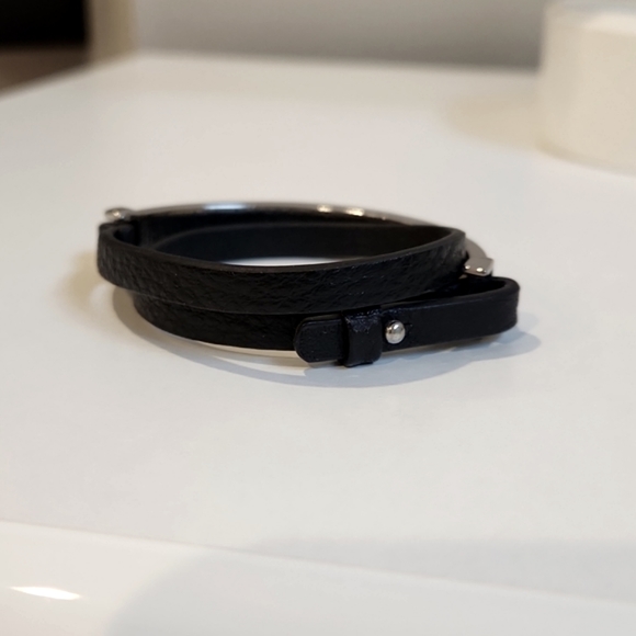 NEW CONDITION LOT OF 2 LEATHER WRAP BRACELETS - Picture 7 of 8